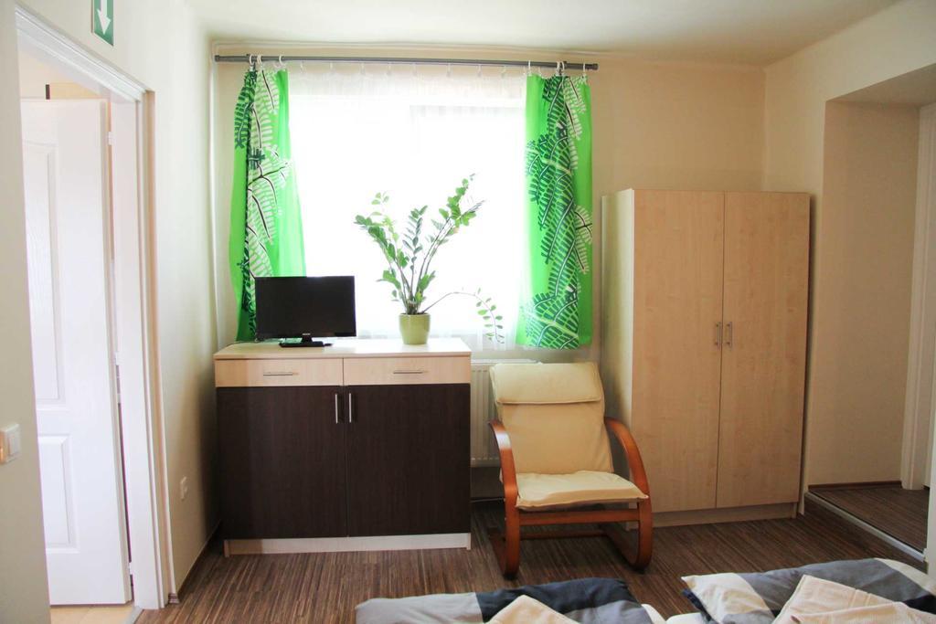 Írisz Apartmanház Apartamento Mórahalom Quarto foto