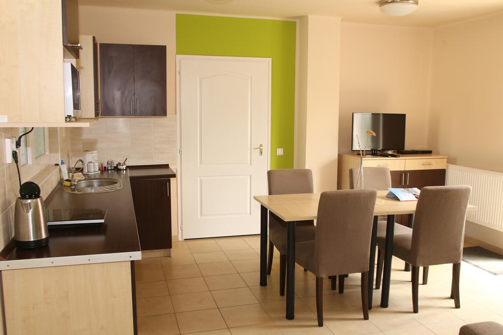 Írisz Apartmanház Mórahalom Exterior foto